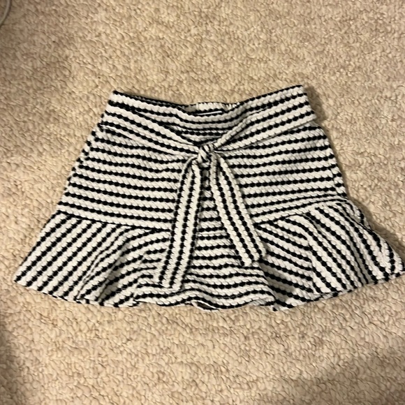 Zara Other - Zara Kids Girls Skort size 7 black white stripe